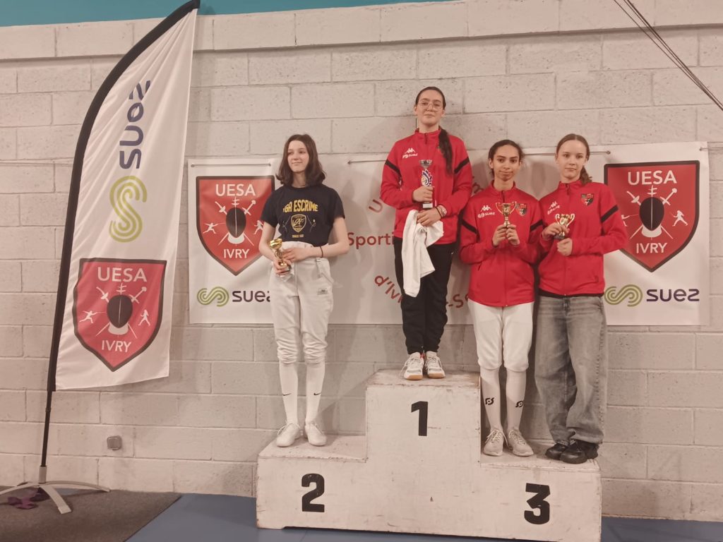 Podium quasiment 100 UESA IVRY avec victoire d'Ethel, et Hind et Ludivine sur la 3eme marche